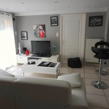 La Maison Des Roses Alojamento de Acomodação e Pequeno-almoço 3*